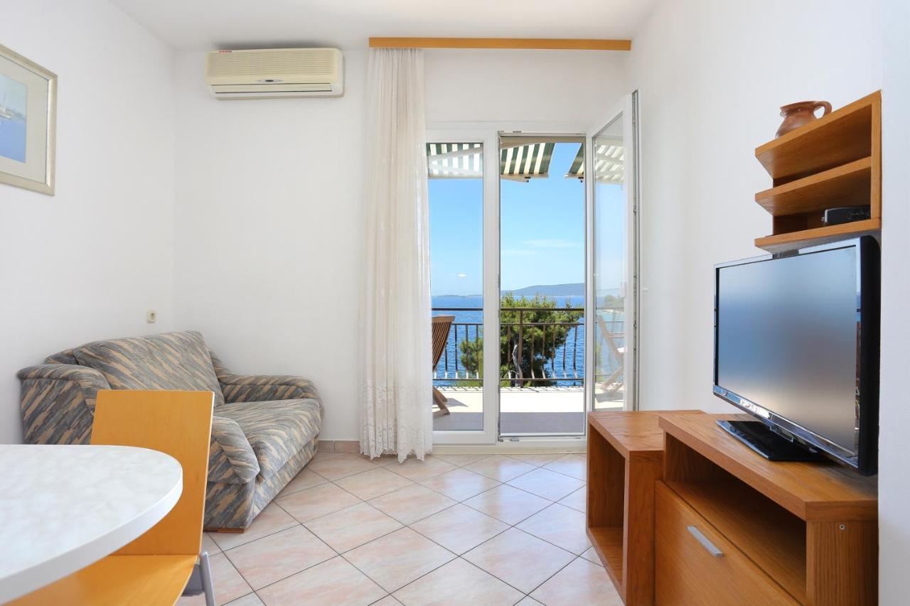 Apartments By The Sea Okrug Donji, Ciovo - 16657 Donji Okrug  Dış mekan fotoğraf